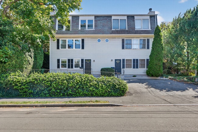 Building Photo - 55 Locust St Unit B