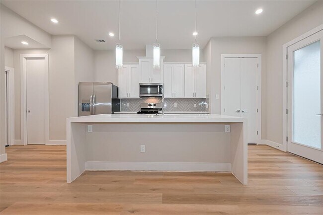 Photo - 8113 Esther Acres Ln