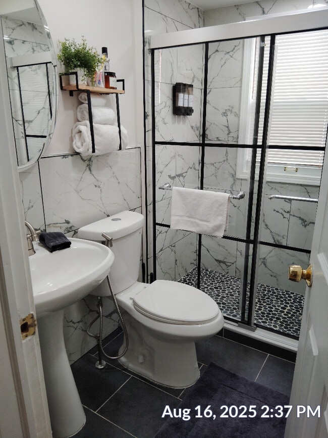 Main Level Bathroom - 2212 Burger St
