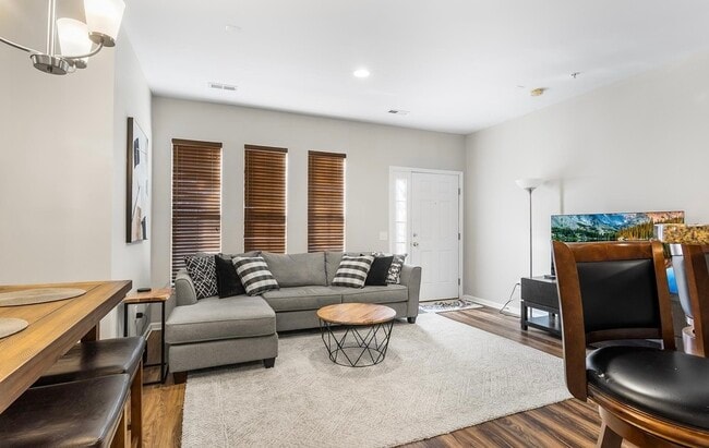 Photo - 834A S Warren St Unit 834A