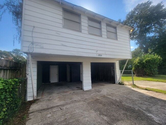 Building Photo - 1951 Barnes Rd Unit B