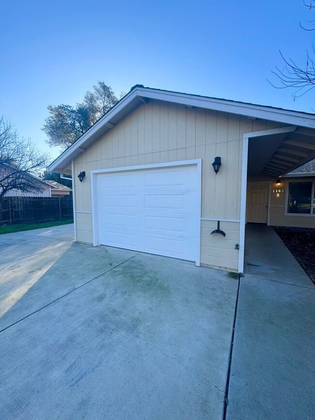 Spacious Duplex in East Redding!! - Spacious Duplex in East Redding!! Apartment Unit B