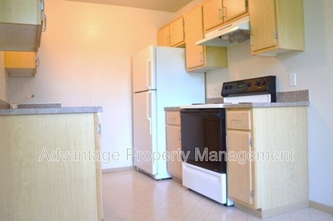 Photo - 739 Jackson St W
