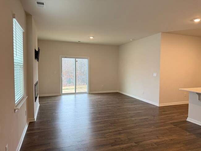 Photo - Spacious 5-Bedroom Home for Rent in The Falls – Modern, Comfortable, and Move-In Ready