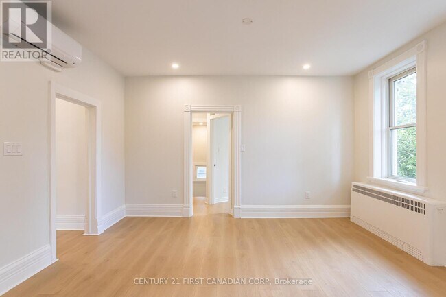 Photo - 706 Waterloo St Unité 2