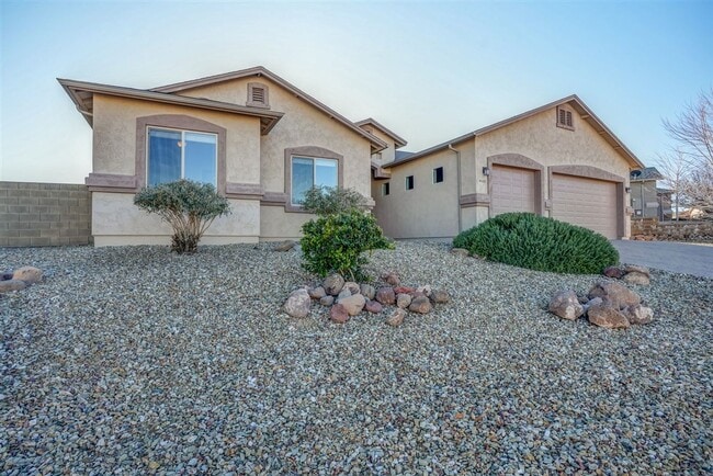 Photo - 3 Bedroom + Den, 2 Bath, 3 Car Garage Home for Rent in Granville!