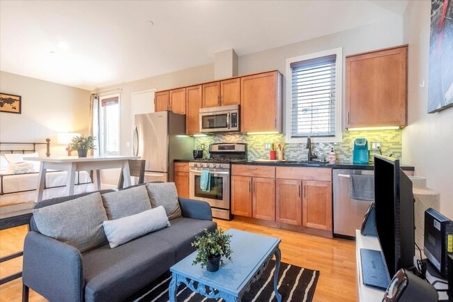 Building Photo - 21 S Claremont St Unit 13 Rental