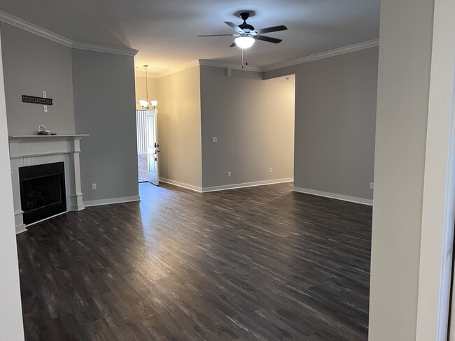 Photo - 318 Little John Trail