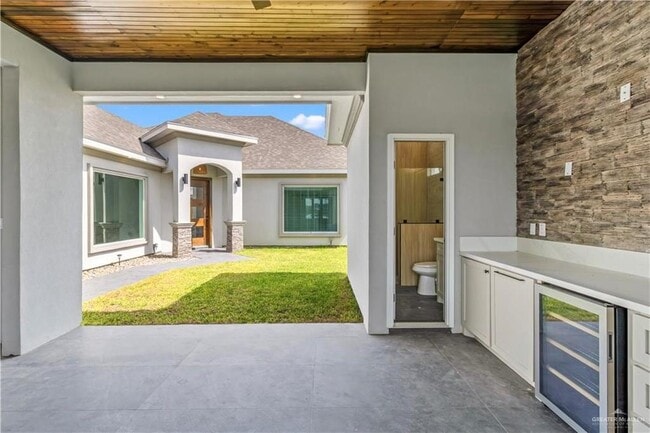 Photo - 13 E La Pointe Ave