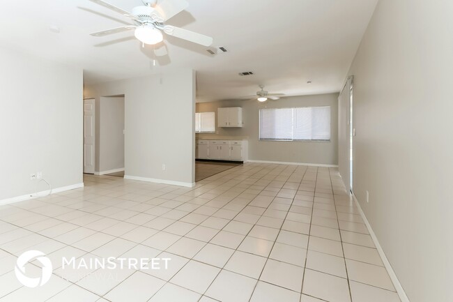 Photo - 353 SW Belmont Cir