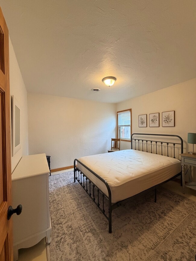 Photo - 405 S 12th St