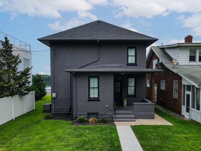 Photo - 608 N Front St