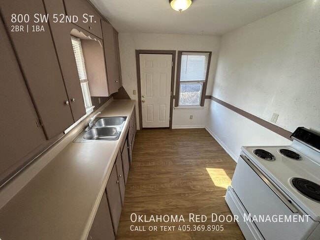 Photo - 800 SW 52nd St