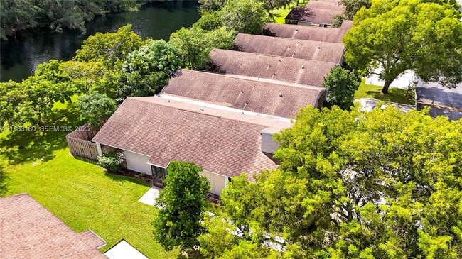 Photo - 570 Woodgate Cir