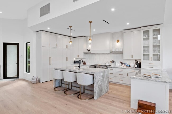 12618 Mallet Cir