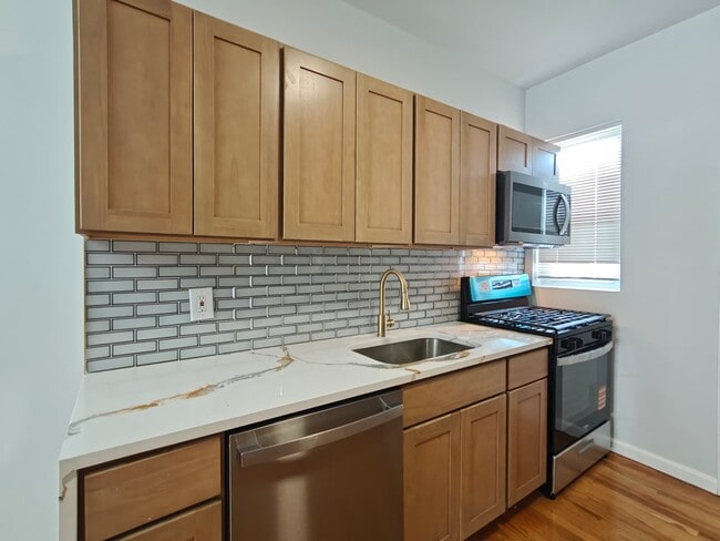 Photo - 344 N Redfield St