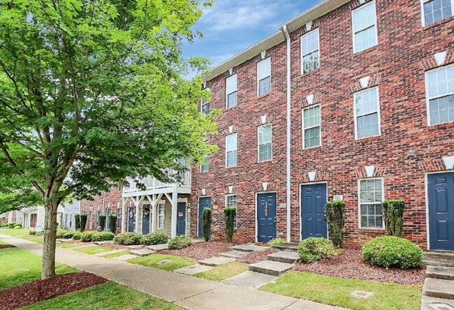 Building Photo - Charming 1 Bedroom/1 Bathroom Condo - Newl...