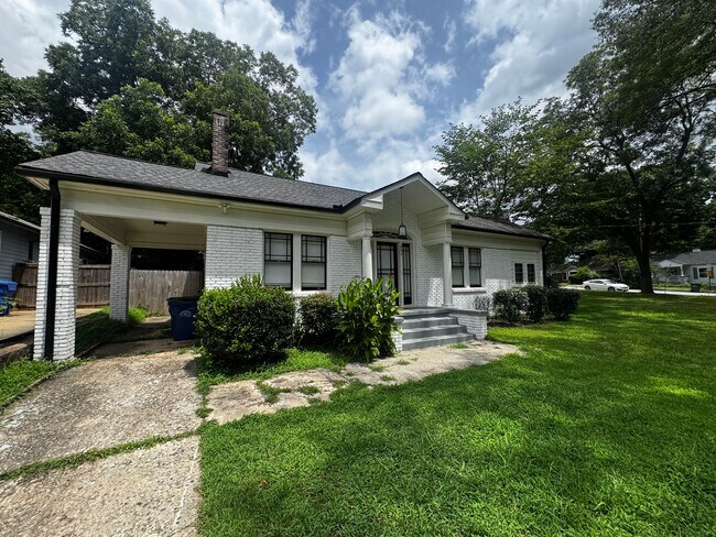 Room in House on Evans Dr SW