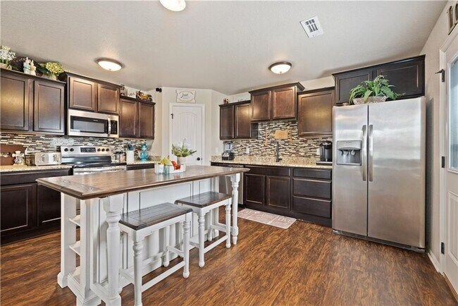 Photo - 151 Foxglove St