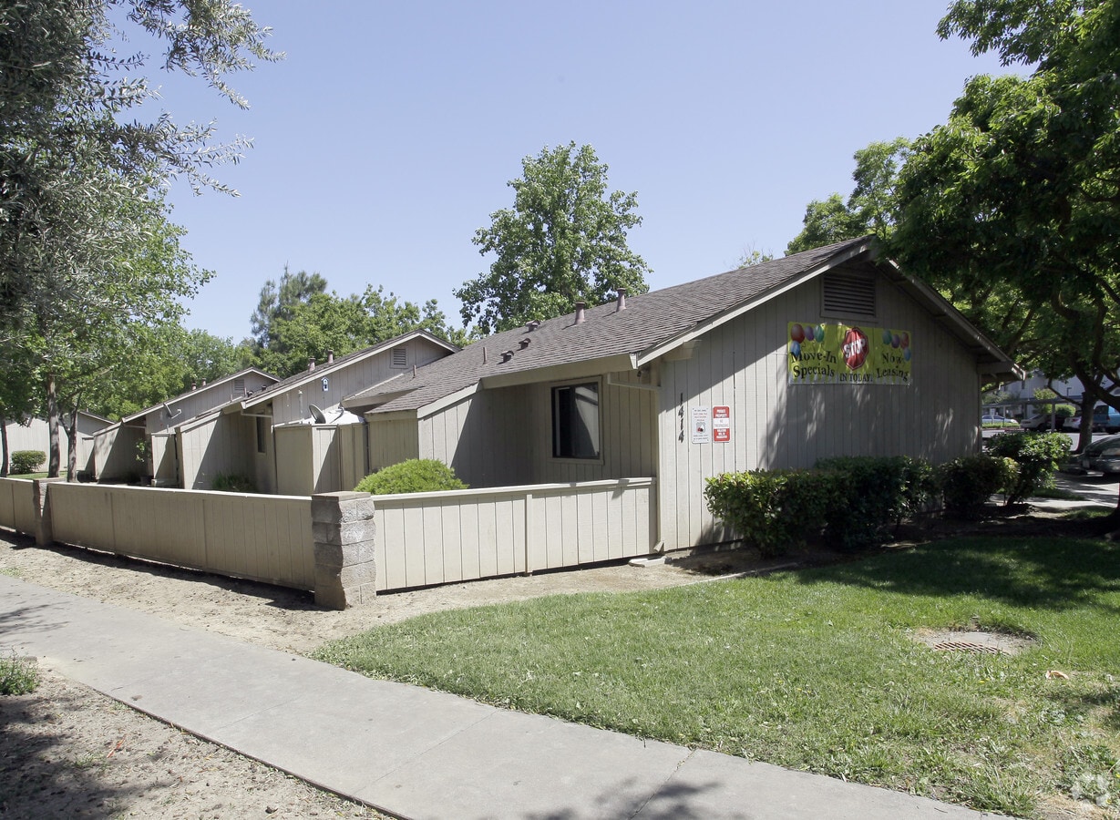 Photo - Olive Court Apartments