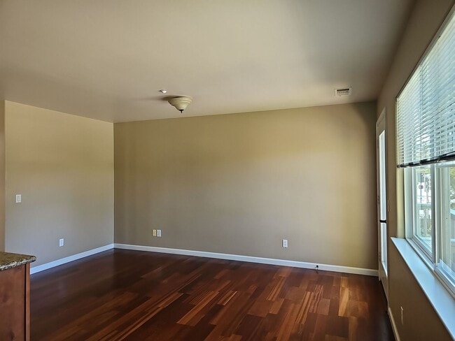 Photo - 405 Foothill Blvd