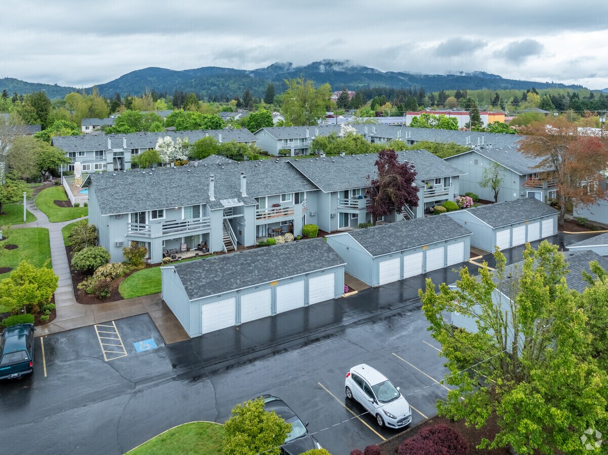 Alternate - The Pointe Condominiums