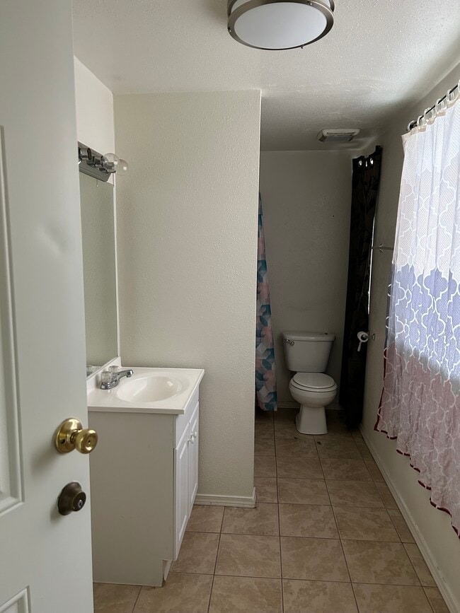 Photo - 276 Adams St Unidad B