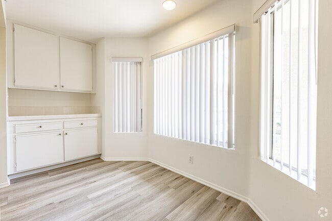 2BR, 2BA - 1,000SF - Breakfast Nook - Lido Apartments - 11919 Culver Blvd