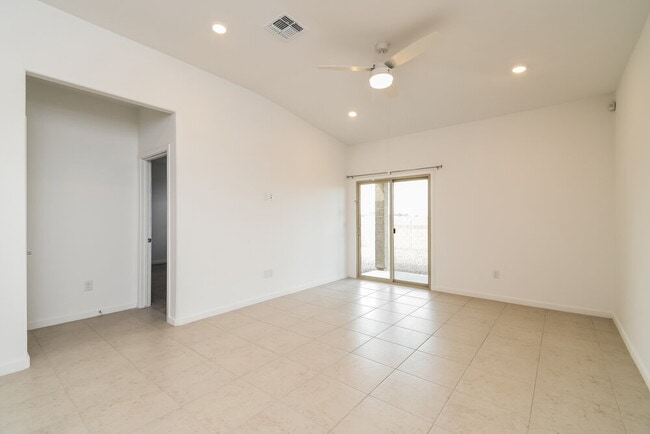 Photo - 10336 W Harper St