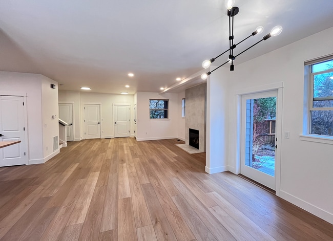 Photo - Modern Craftsman 4 Bedroom Home!