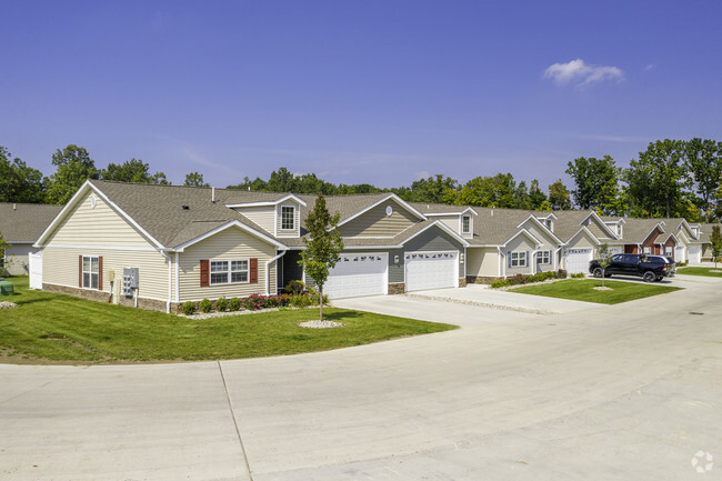 Redwood Shelby Township - Redwood Shelby Township Townhomes