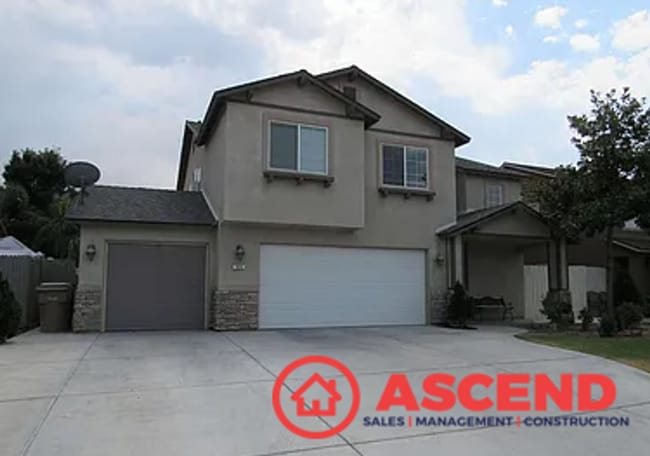 Large Two Story Home Near Golden Valley Hi... - Large Two Story Home Near Golden Valley Hi...