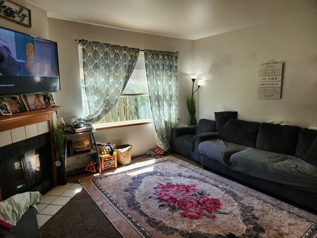 Photo - 2232-2234 Yew St Unit 2234