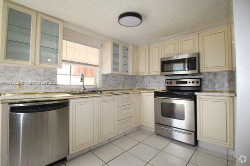 Building Photo - 765 W 23rd St Rental