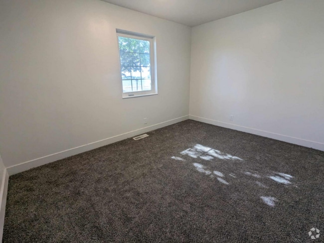 Building Photo - 1760 N 400 E Rental