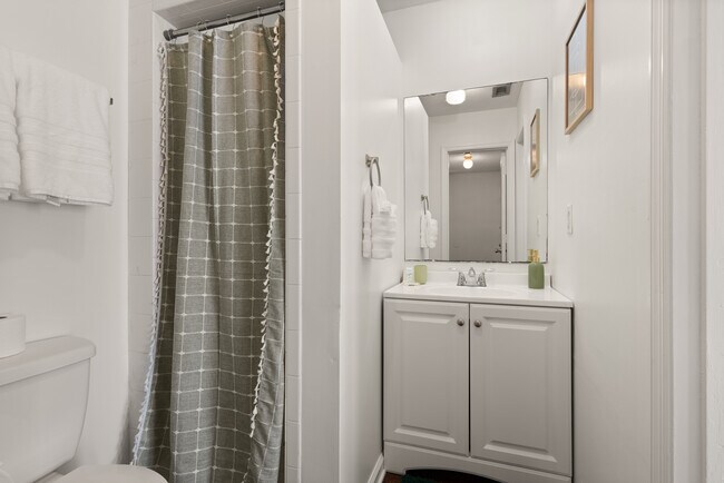 Photo - 300 S Grove Blvd