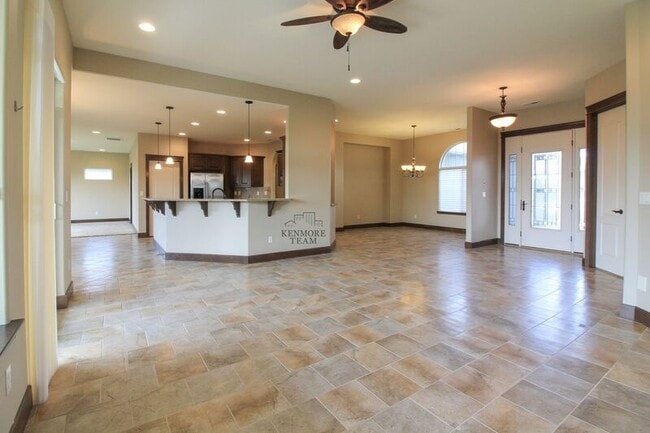 Photo - 3047 Bluffs Dr