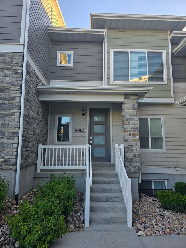 "Chic 3-Bed Townhouse with Pool Access in ... - "Chic 3-Bed Townhouse with Pool Access in ...