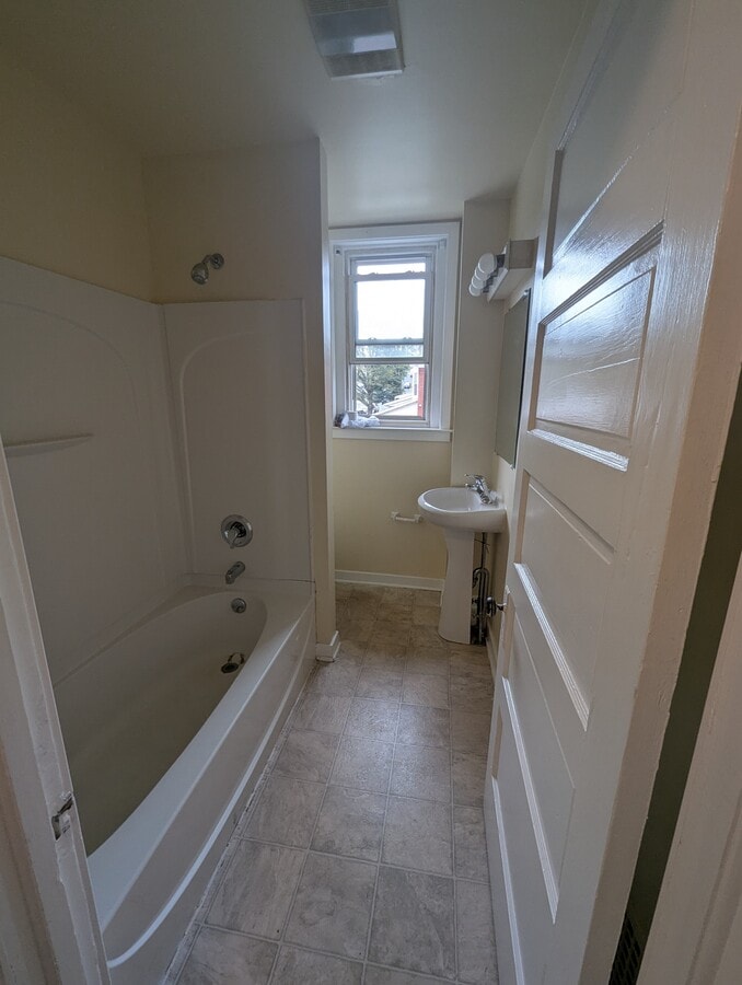 Photo - 117 E Greenwich St