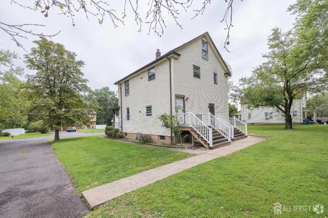 Building Photo - 40 Bristol Rd Rental