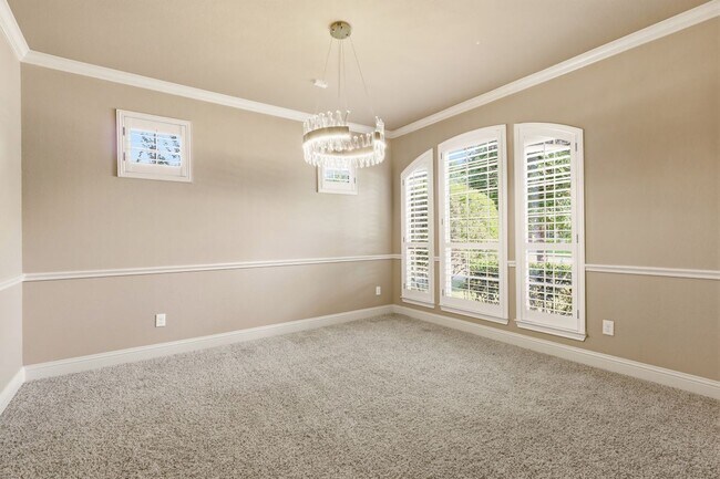 Photo - 627 Seymour Dr