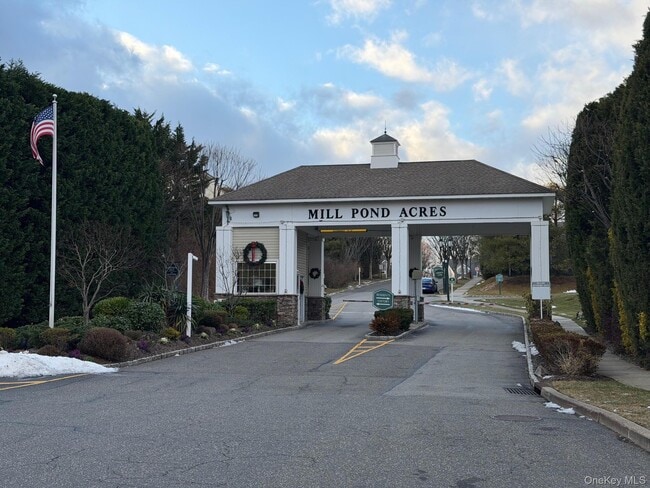 Building Photo - 117 Pond View Dr