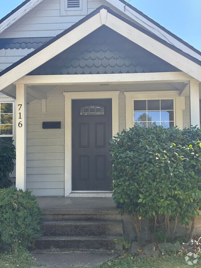Building Photo - Cute Updated Home in Newberg