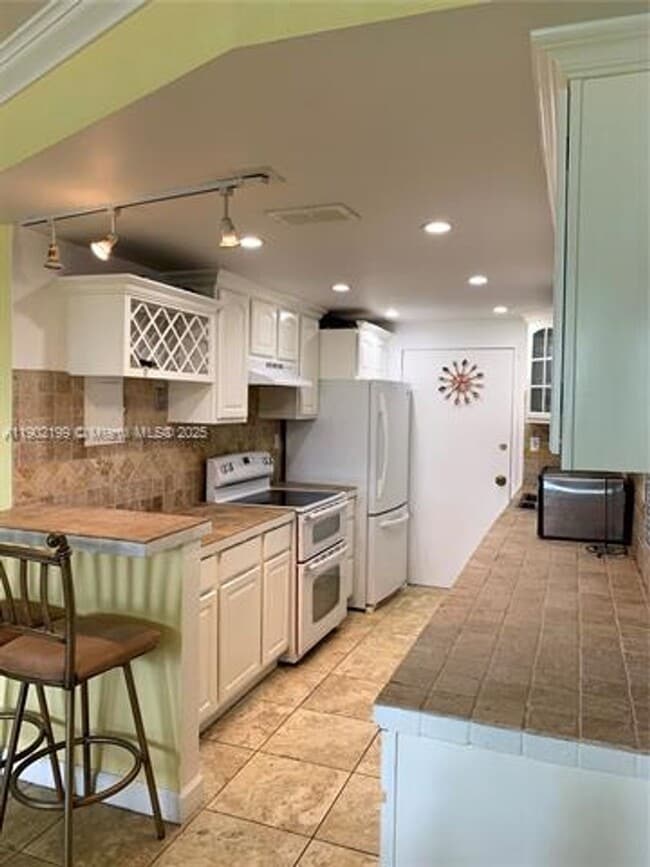 Photo - 5401 Collins Ave Unidad 5401 Collins Ave appt 131