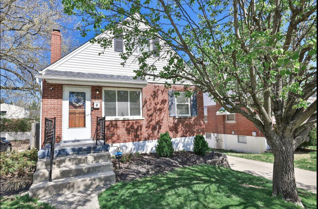 Photo - 37 Towanda Dr House
