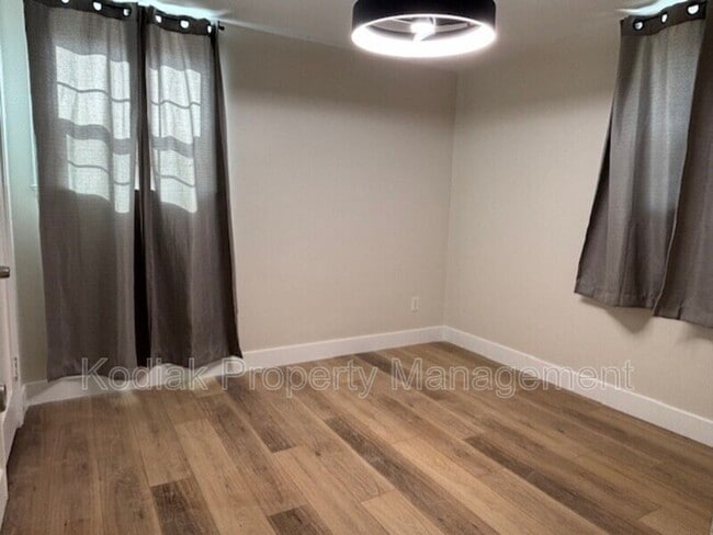 Photo - 1109 E 400 S