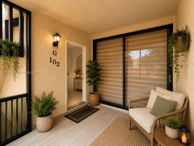 Photo - 740 NE 199th St Unidad 102 G