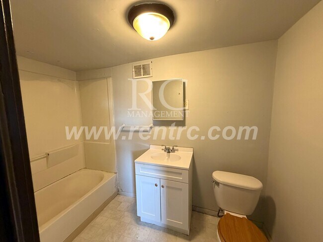 715 Woodbury-