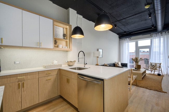 Photo - 2725 N Thatcher Ave Unit 404