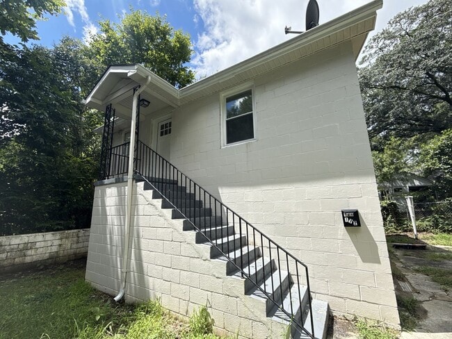 Building Photo - T.R. Lawing Realty Property